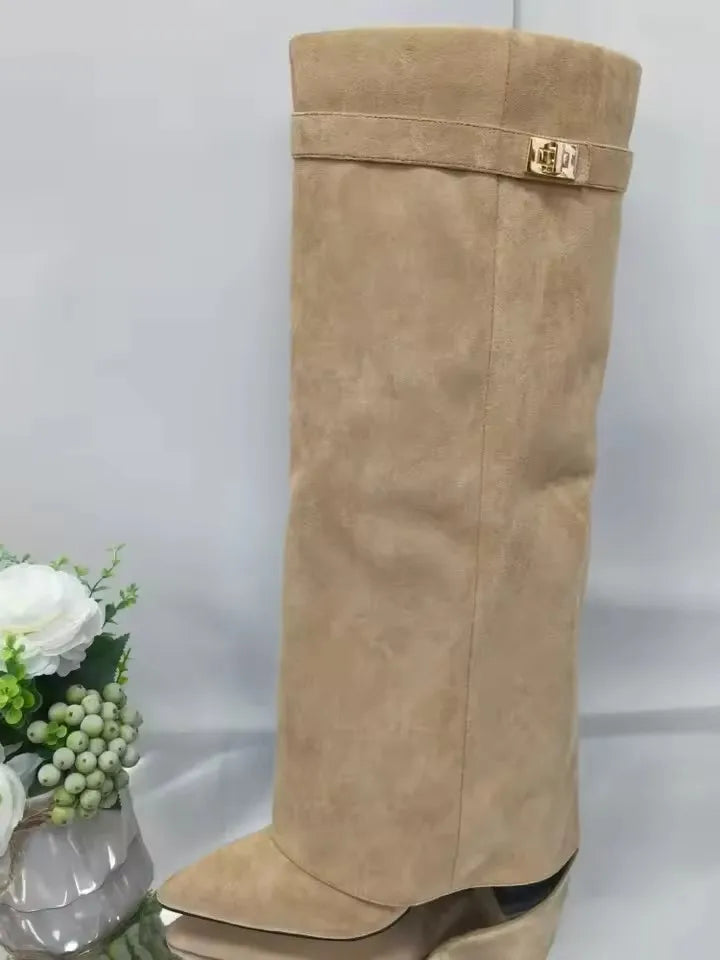 SUEDE BOOTS FOR AUTUMN